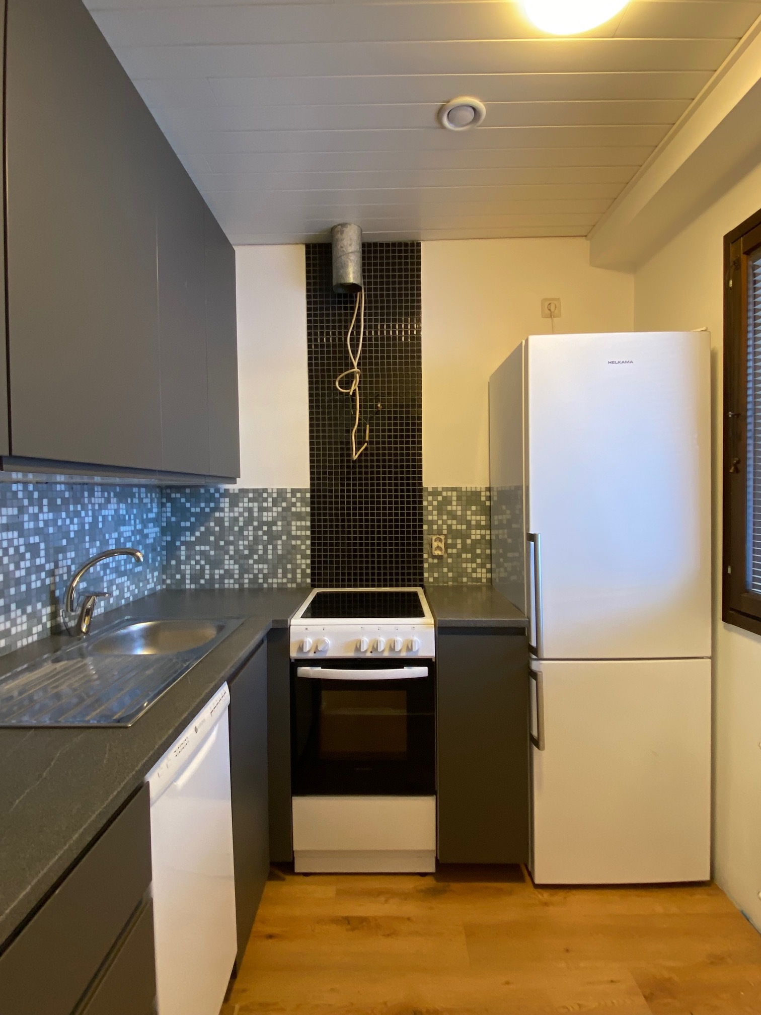 Uusi liesituuletin on vielä asentamatta