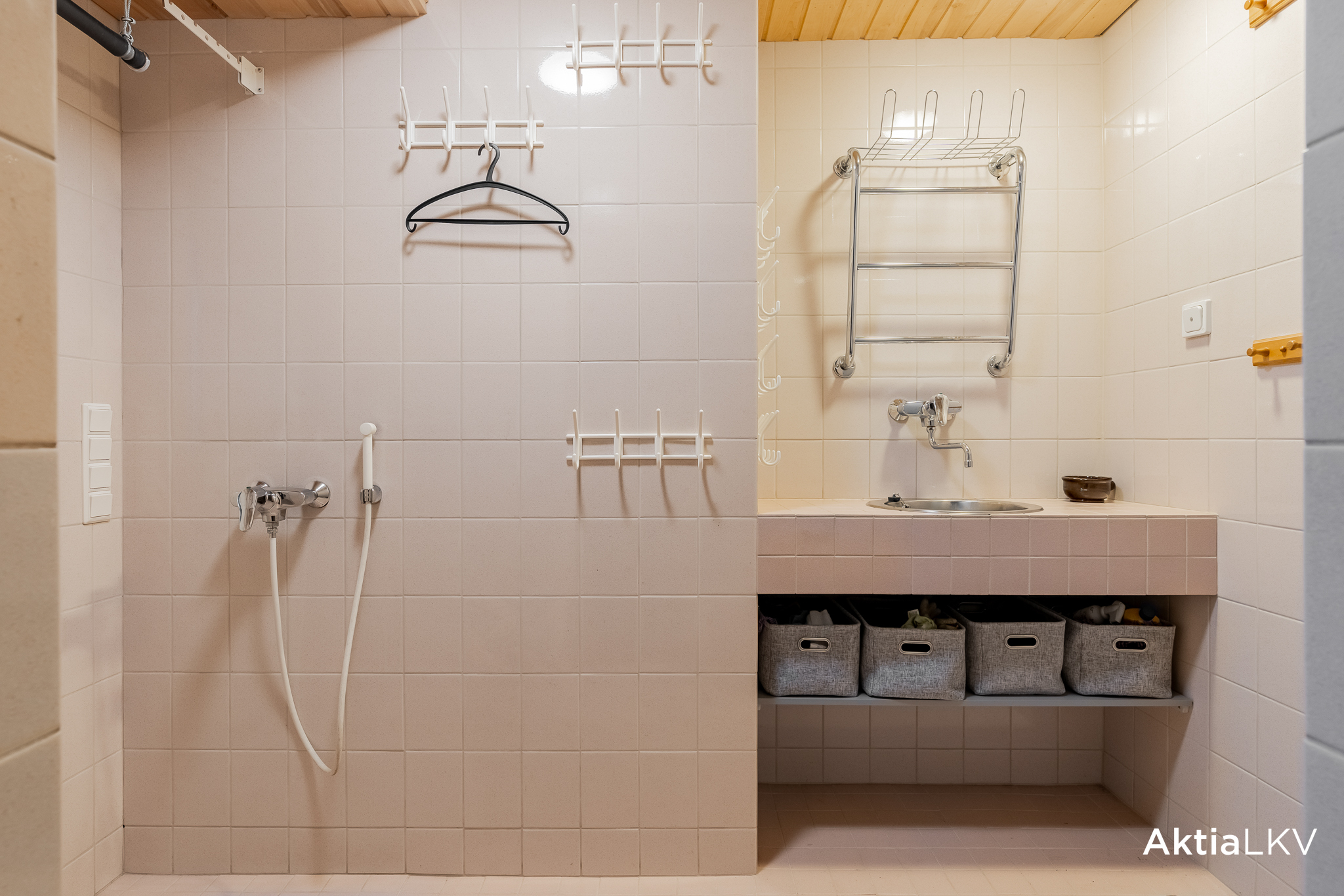 alakerran kuraeteinen