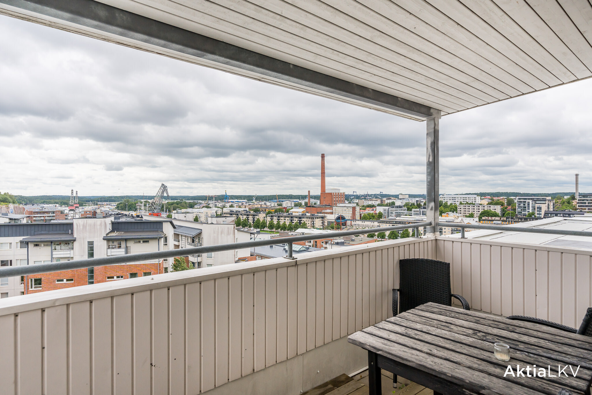 Yhtiön saunan terassi