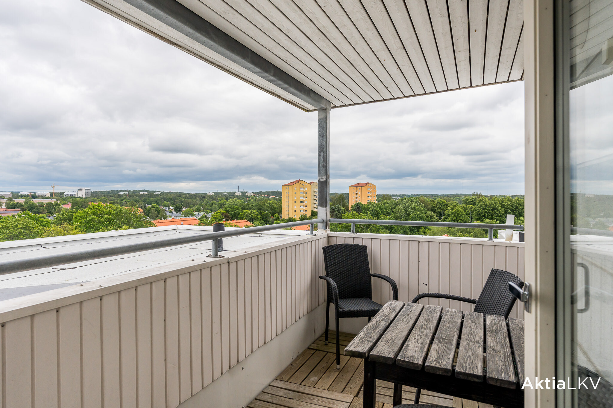 Yhtiön saunan terassi