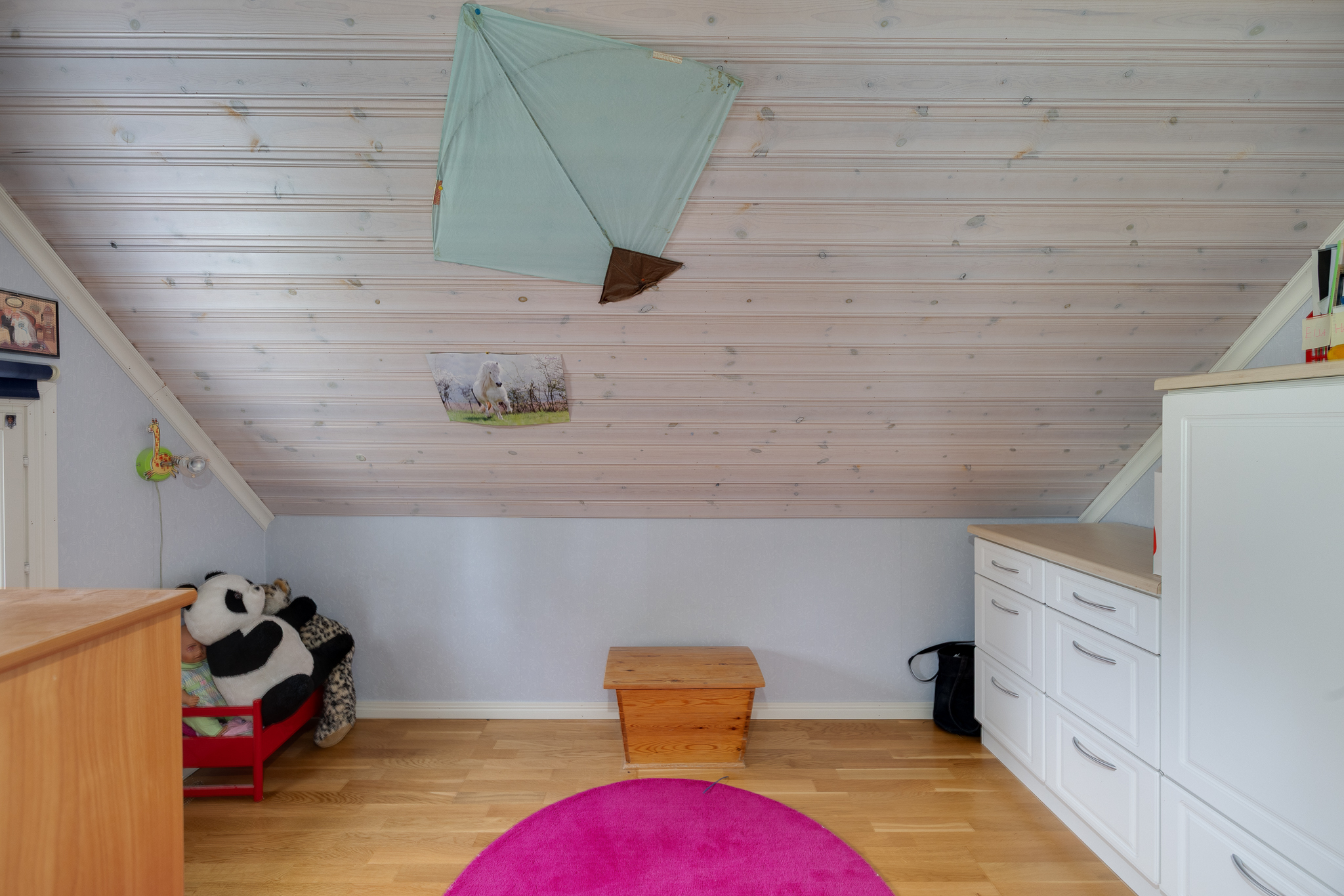 Tila päämakuuhuoneen yhteydessä / Utrymme intill huvudsovrum