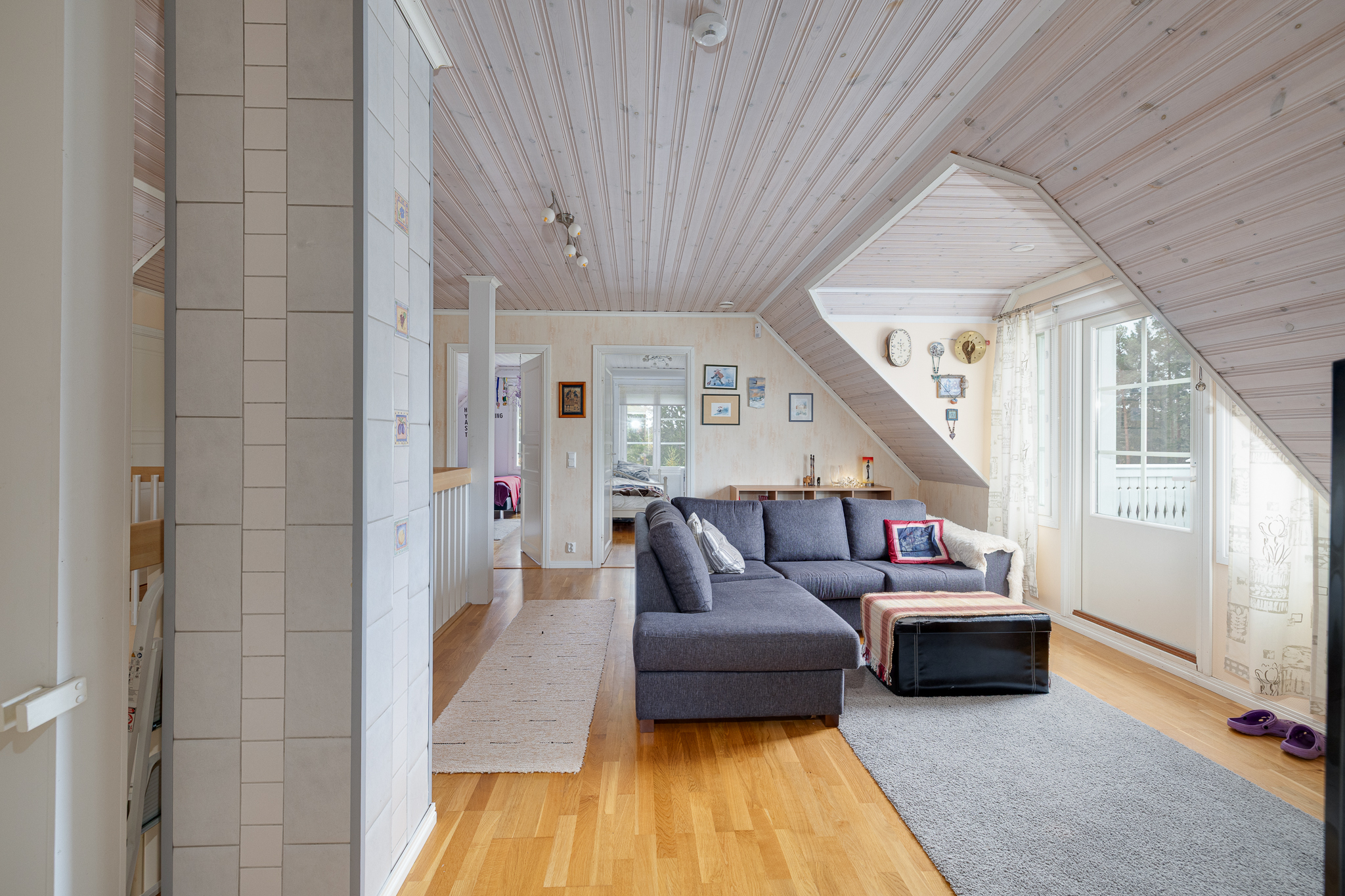 Yläkerran aula / Aula på övre våningen