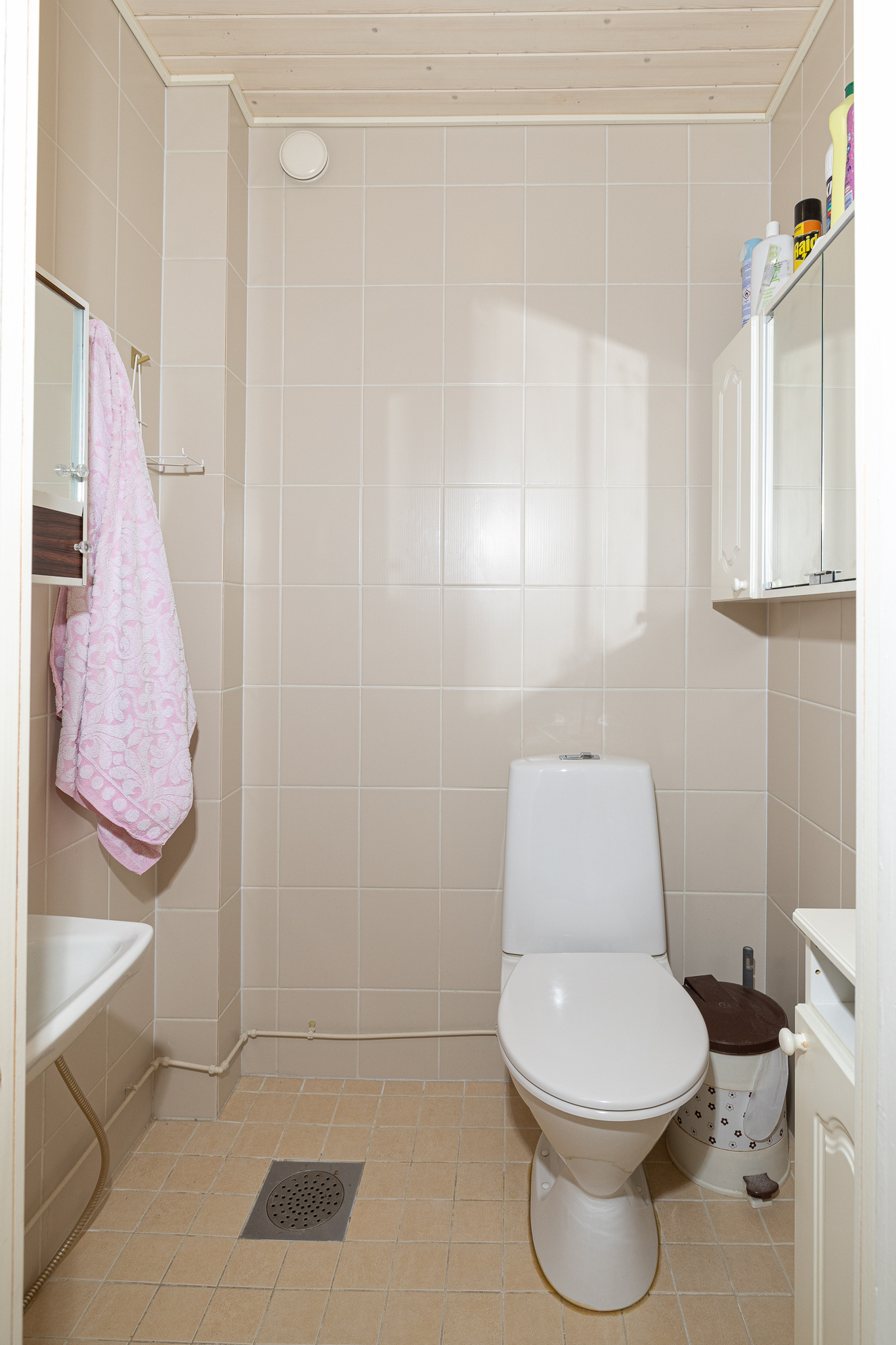 Alakerran wc / Wc på nedre våningen