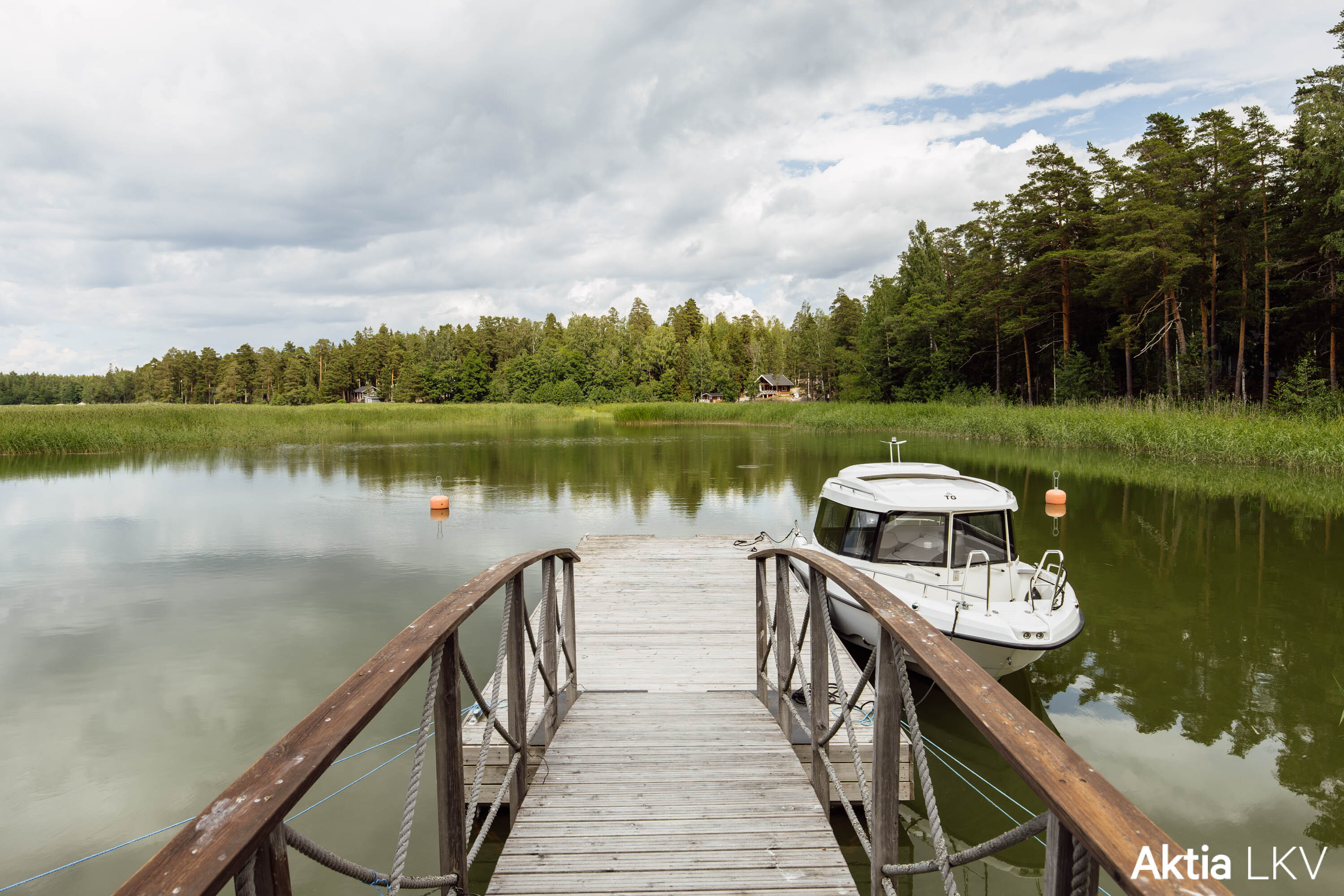 Toinen suojainen laituri.