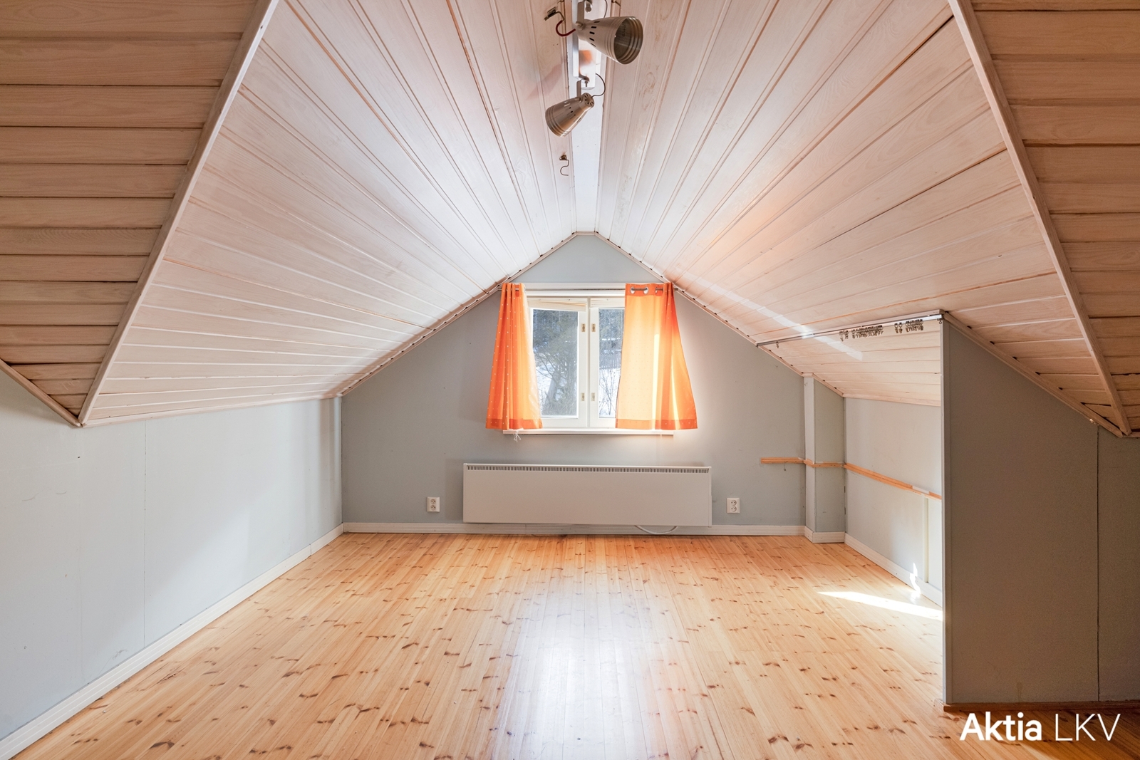 Makuuhuoneen kauniit katot.