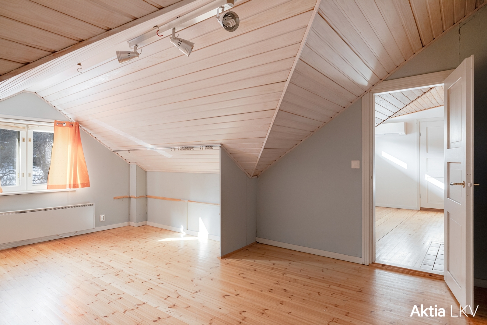 Makuuhuoneen kauniit katot.