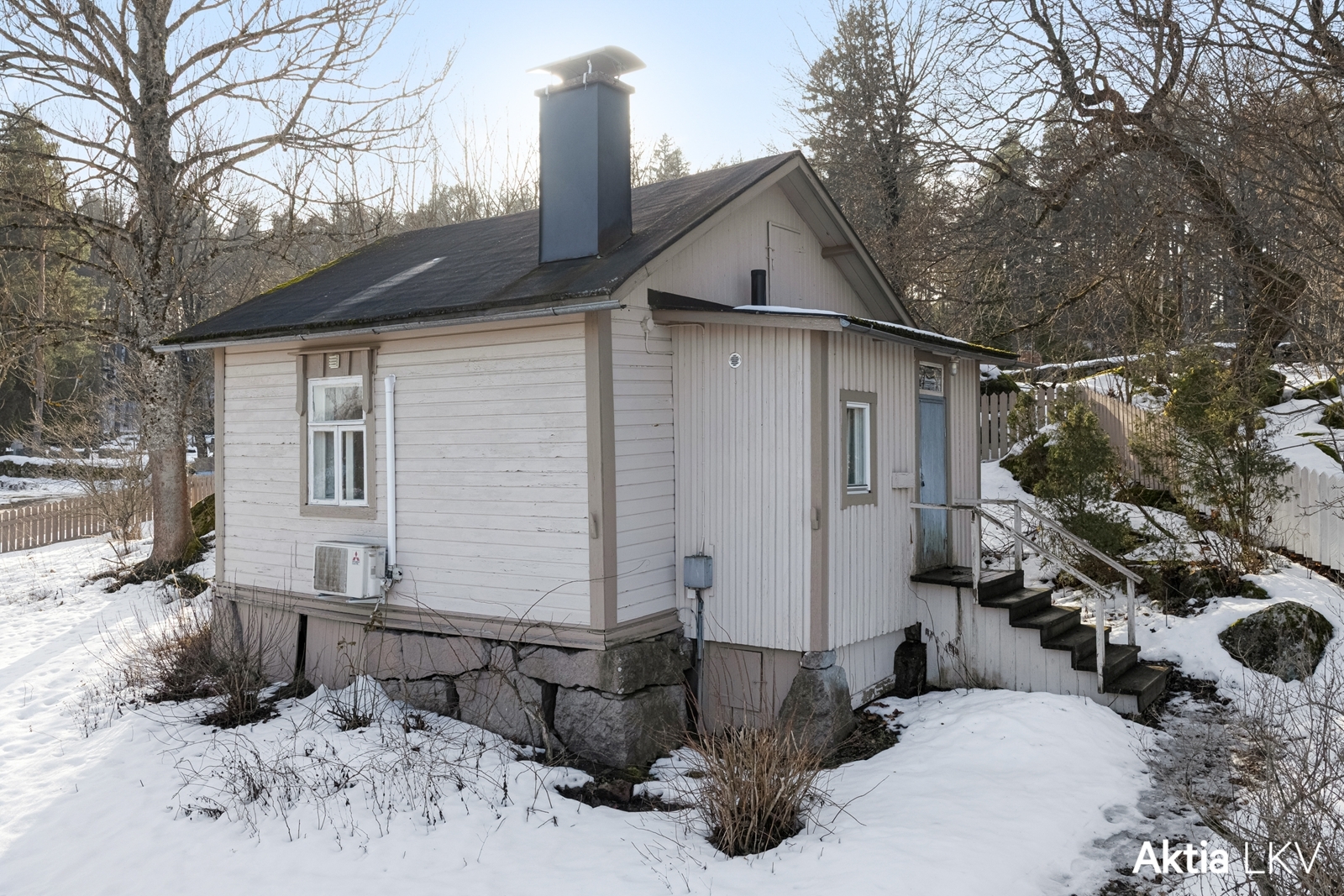 Vierasmökki/-talo ulkoa.