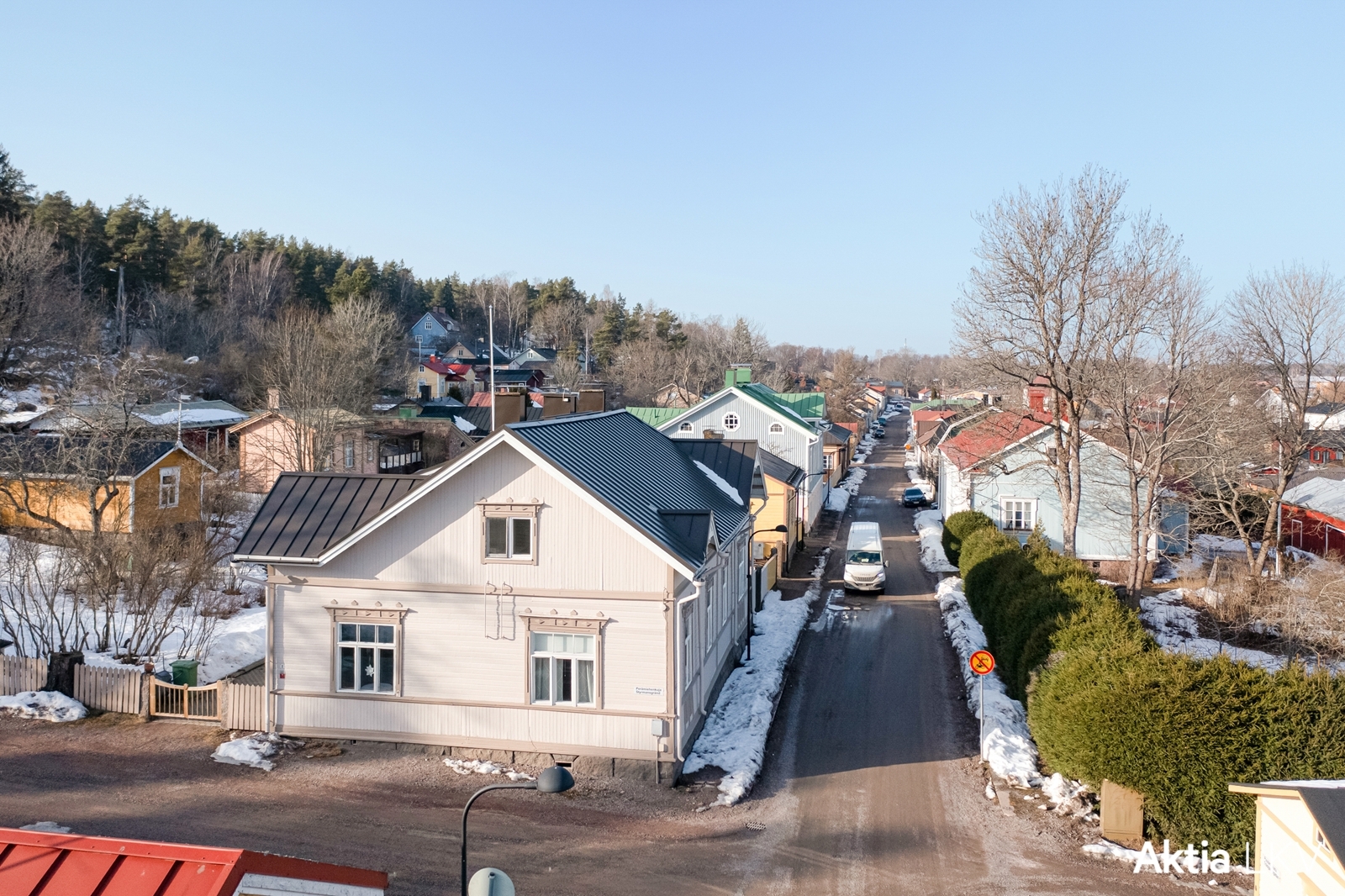 Perämiehenkujan ja Puutarhakadun kulma.