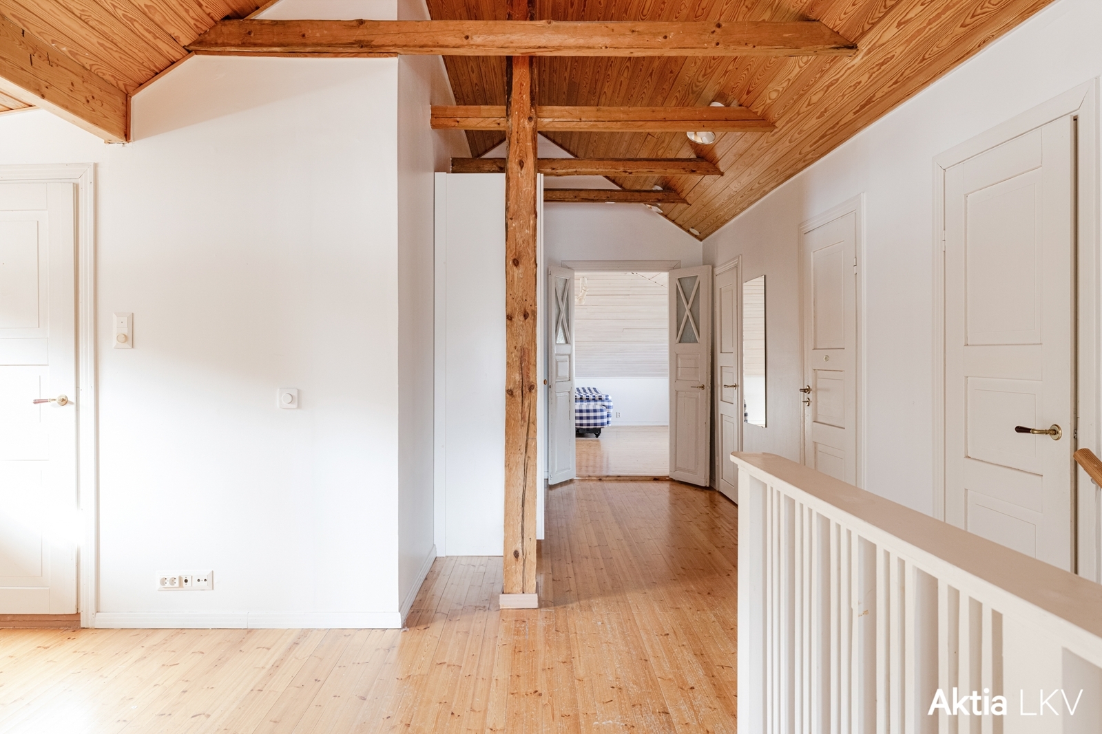 Tervetuloa yläkertaan.