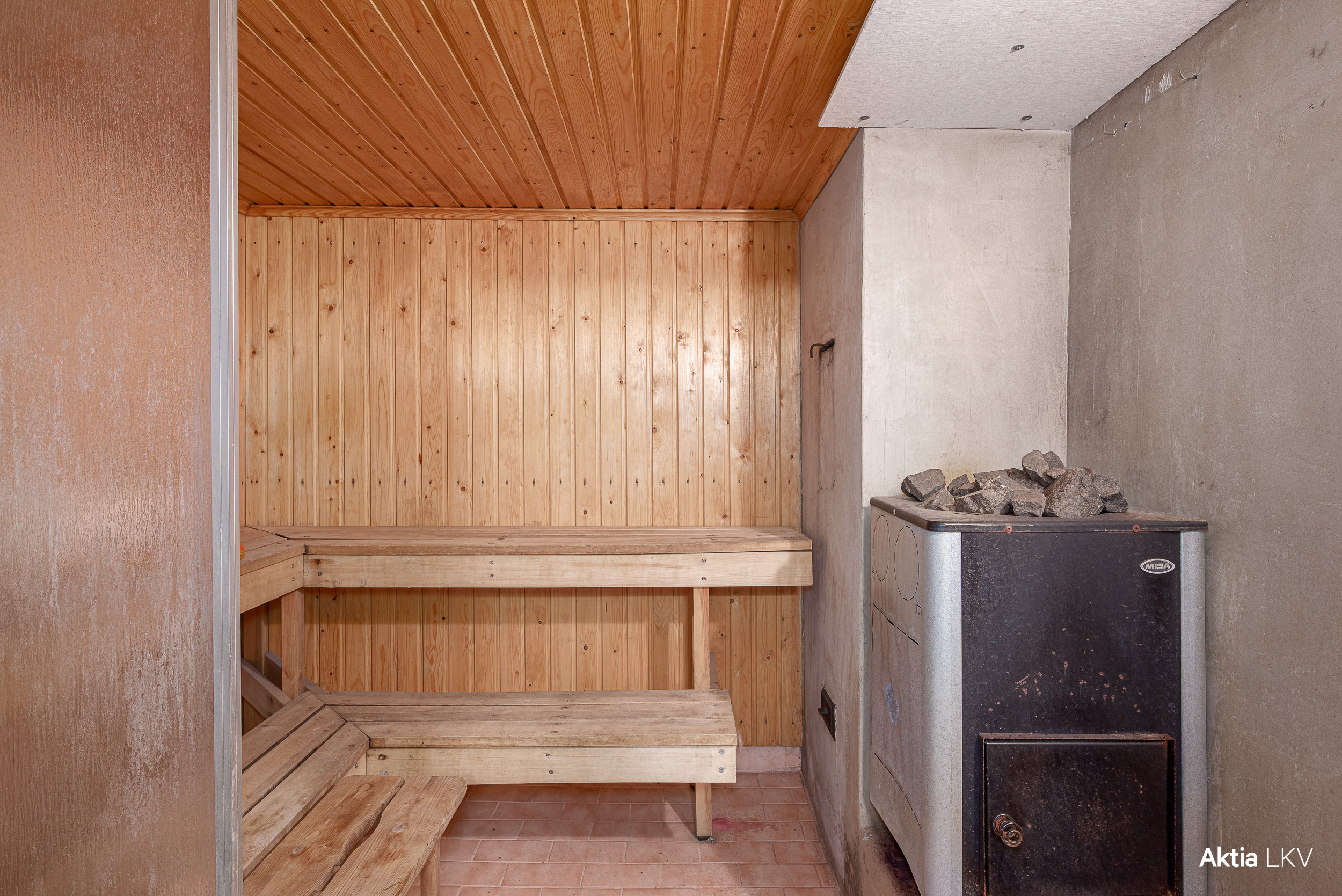 Kellarissa oleva sauna
