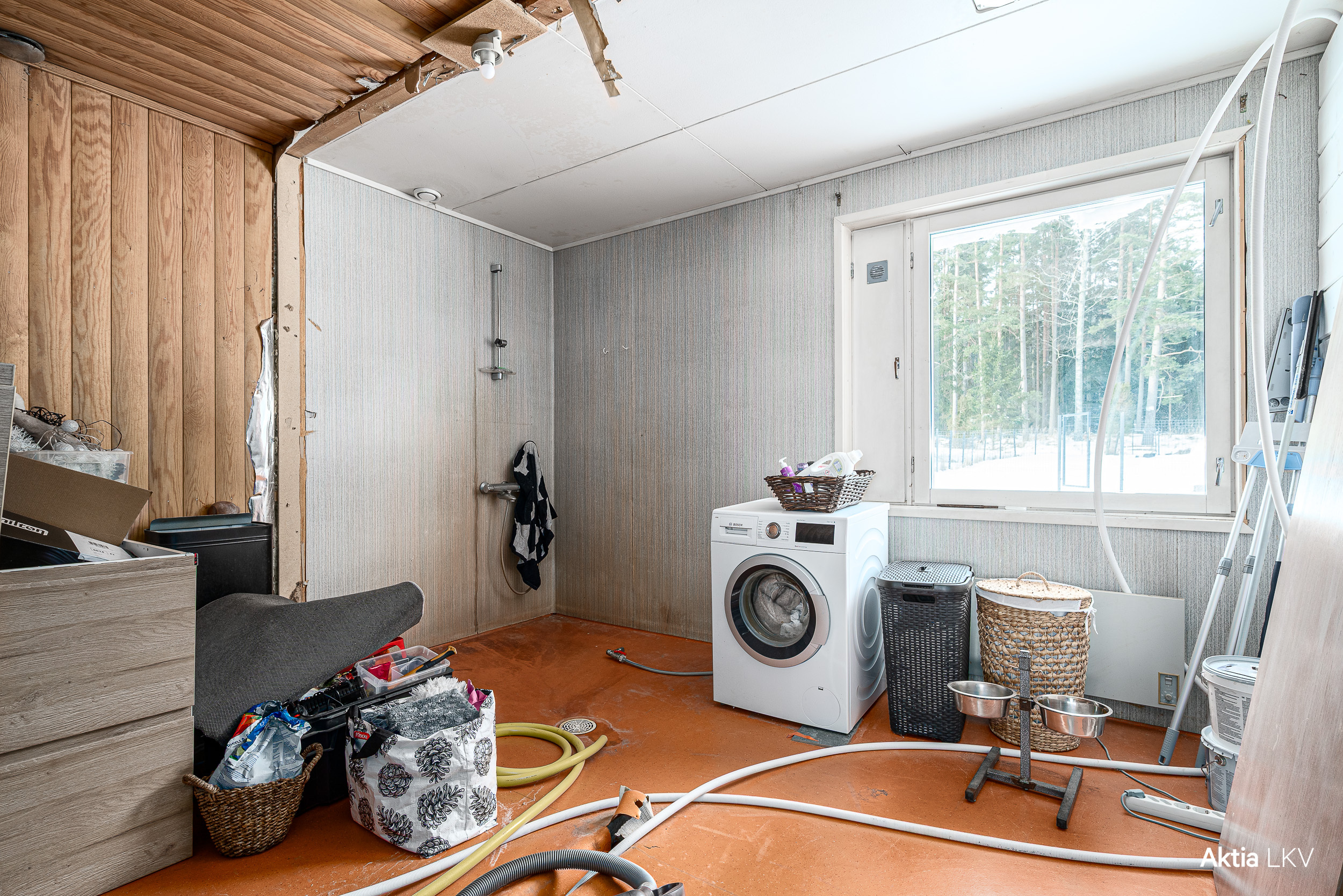 Keskeneräinen oleva huone