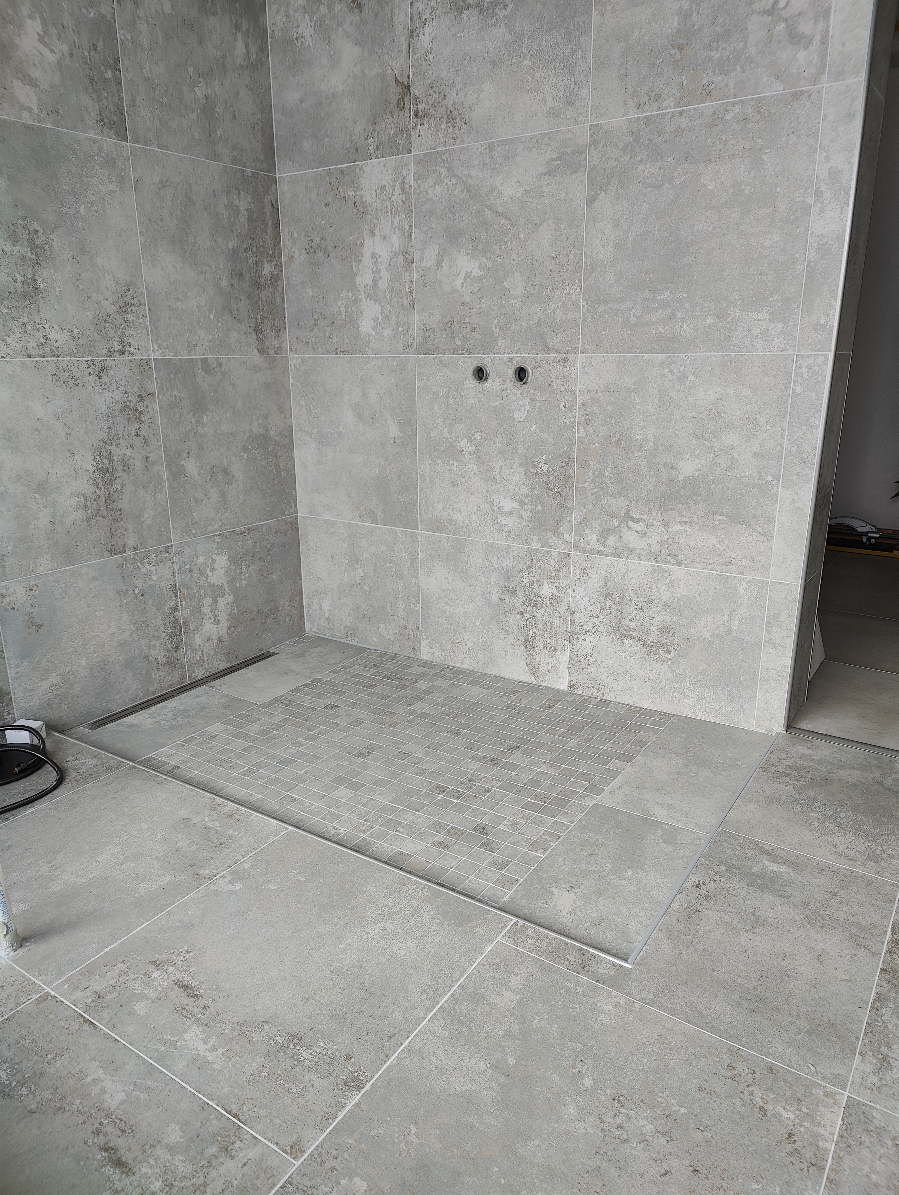 Melkein valmis uusi kylpyhuoneosasto