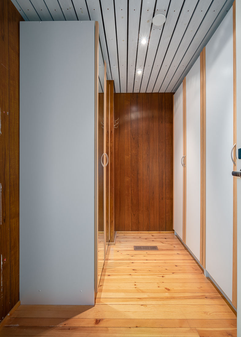 Masterbedroomin oma vaatehuone