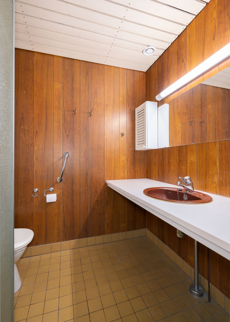 Masterbedroomin oma suihkullinen wc