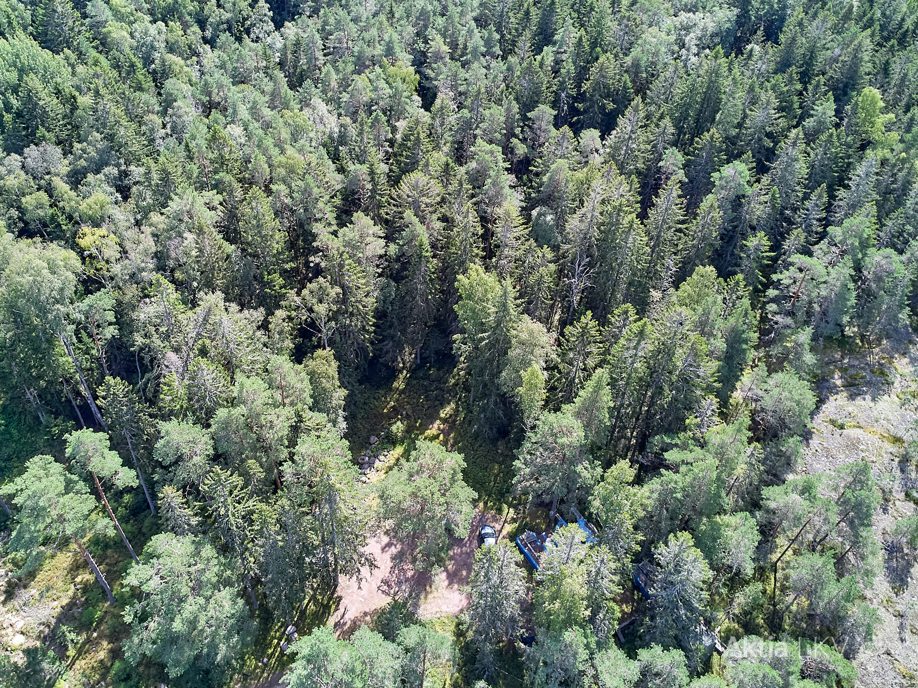 Ostettavaksi tarjottava viereinen kiinteistö