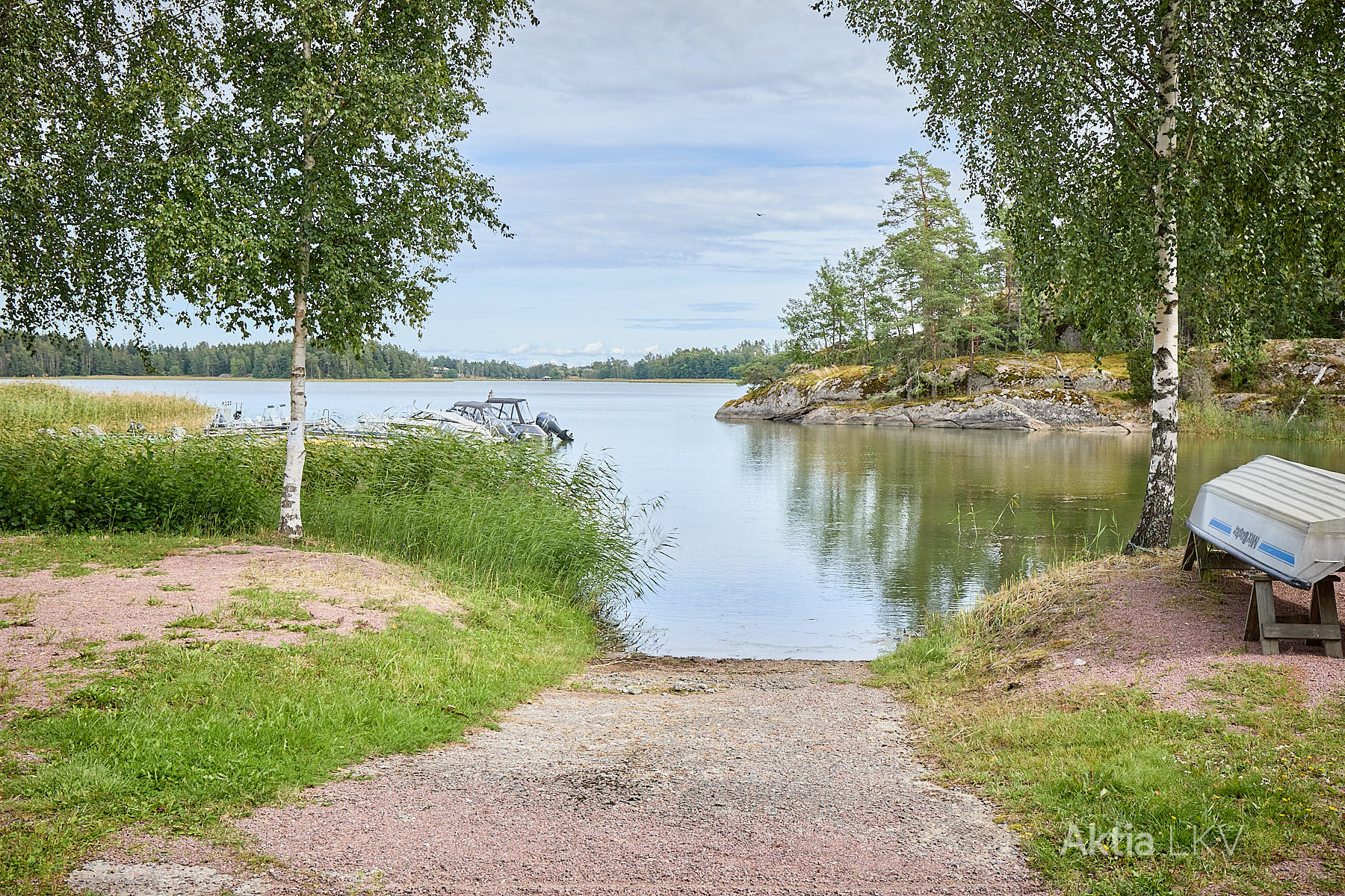 Yhteisrantaan n. 700 m. Mahdollisuus venepaikkaan