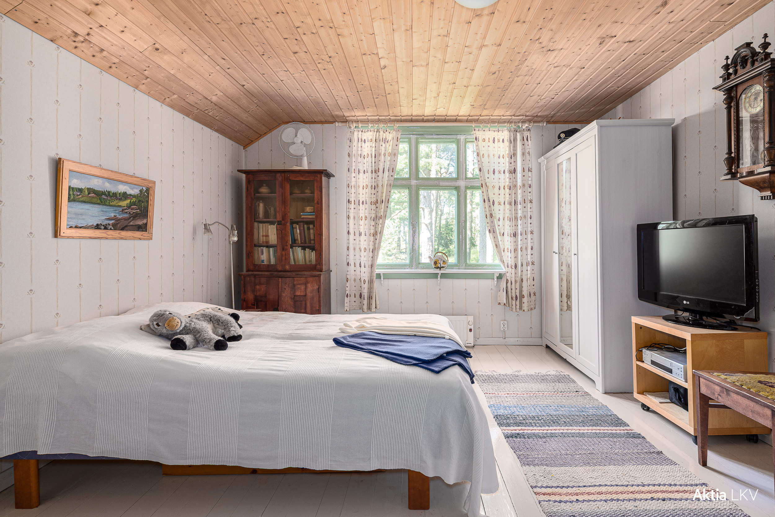 Yläkerran toinen huone