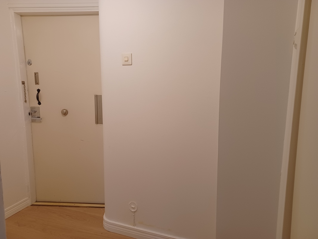 Sisäänkäynti/eteinen