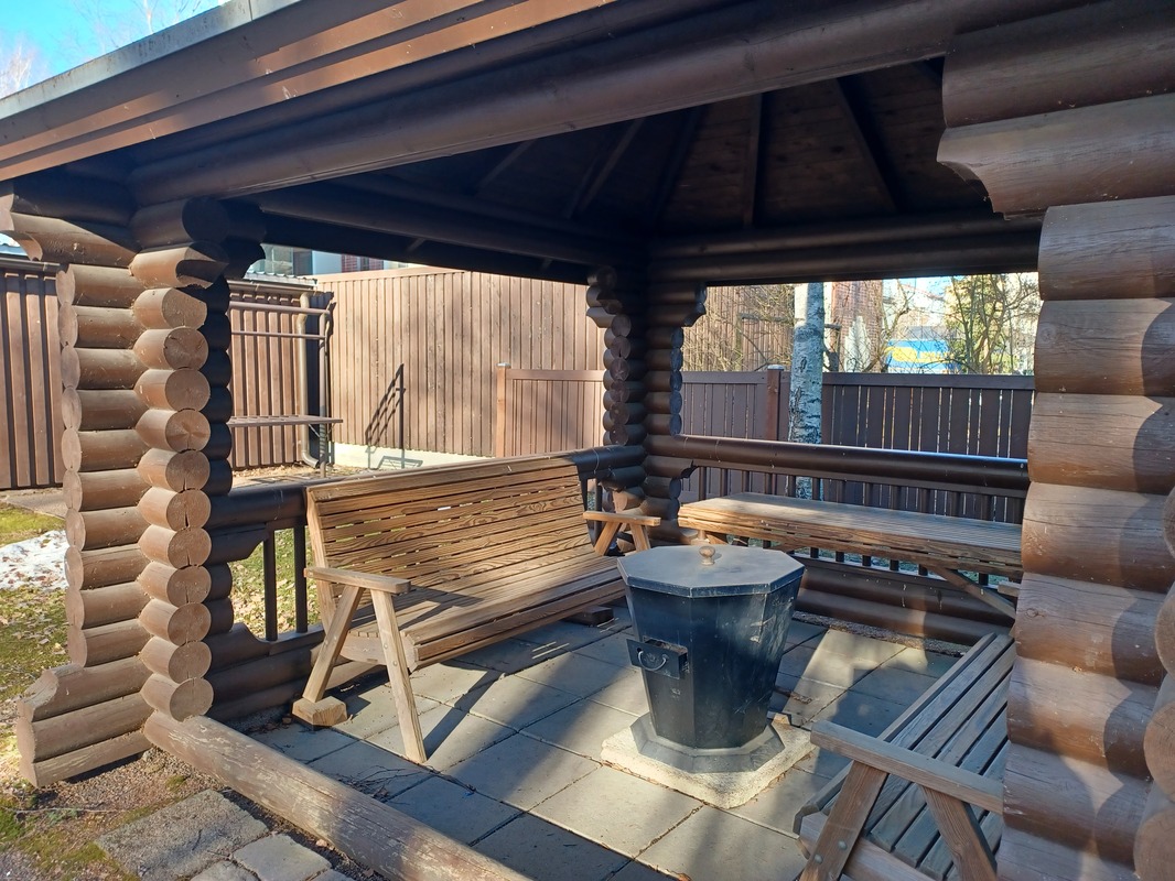 Pihagrillikatos sisäpihalla