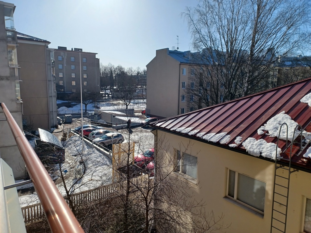 Parveke näkymä sisäpihan puoleen