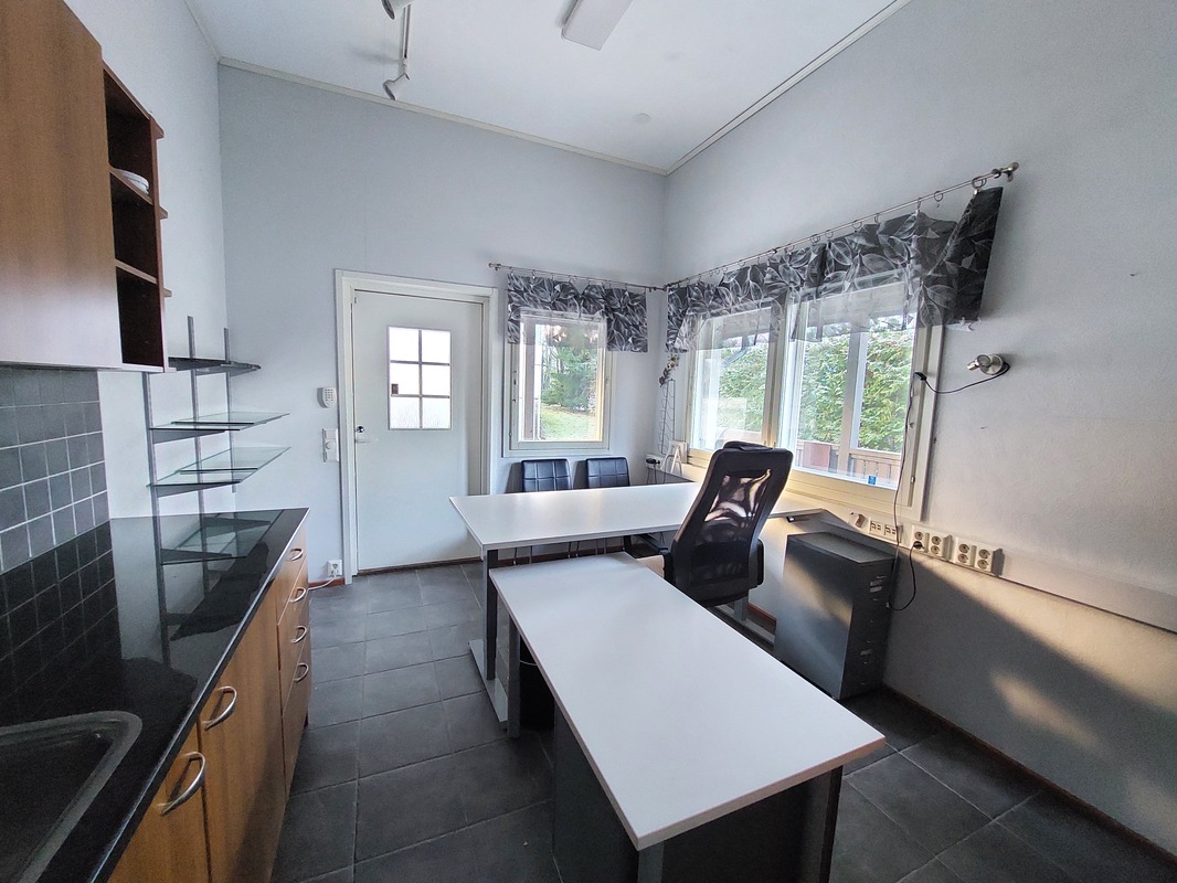 Työtilan toimistohuone/keittö