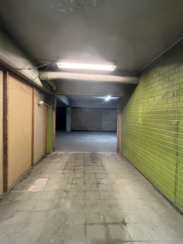 Tallin perältä ovien suuntaan