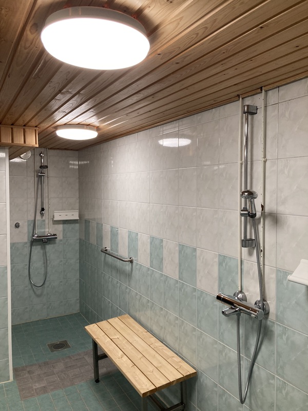 Yhtiön saunaosaston pesuhuoneesta 1