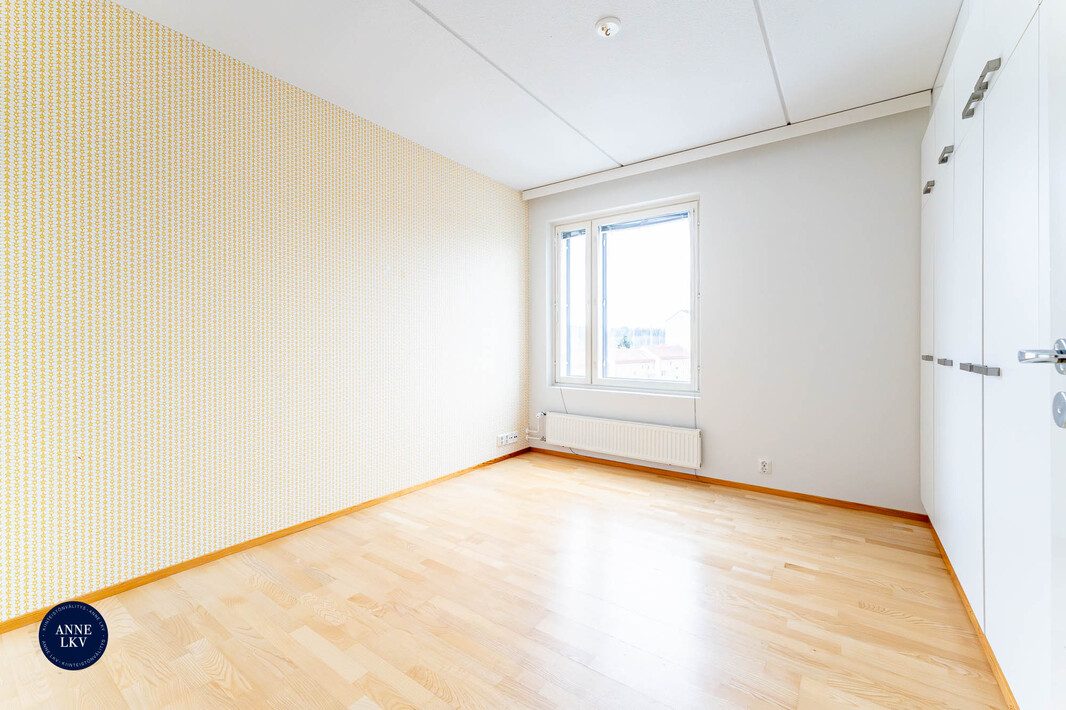 Keltainen makuuhuone