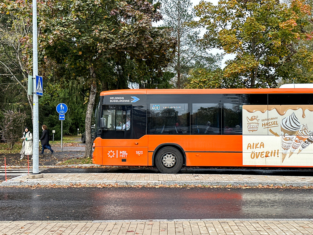 Useampi bussilinja kulkee myös vierestä