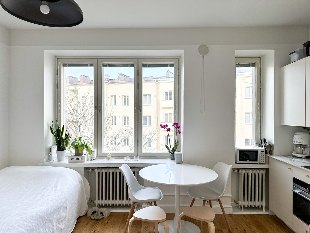 Näkymät ikkunasta sisäpihalle