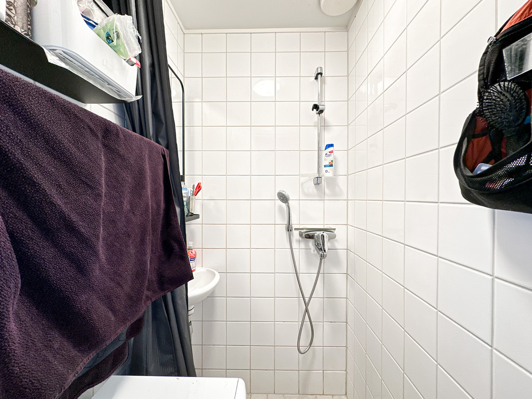 Kylpyhuoneeseen mahtuu pesukone