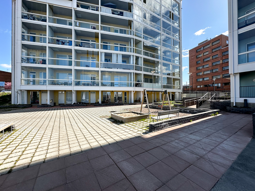 Julkisivu sisäpihan puolelta