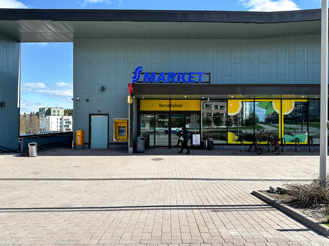 S-market myös tien toisella puolella