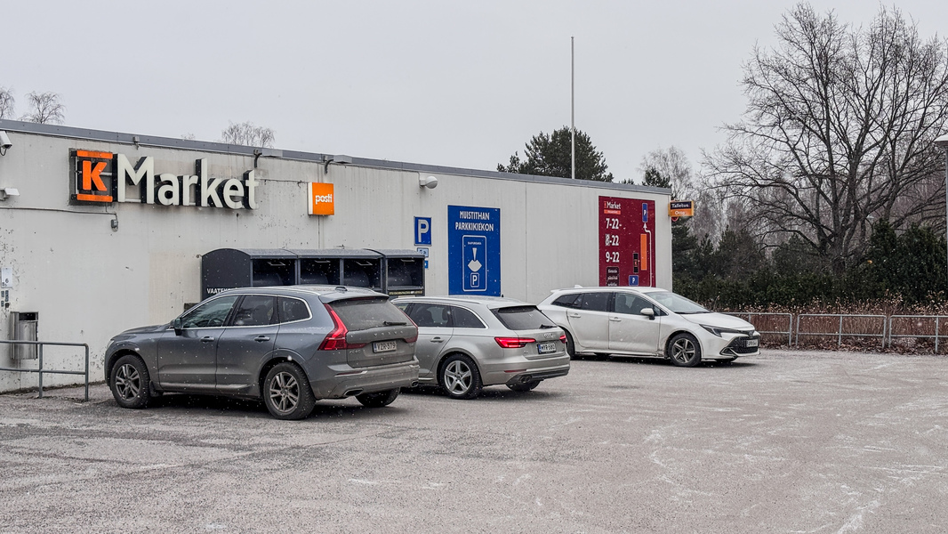 Kauppa kivenheiton päässä