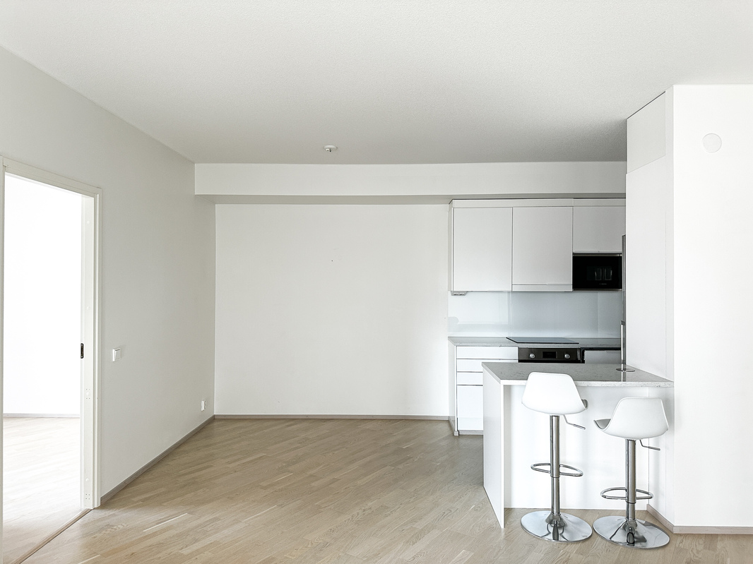 Keittiön pöytä mahtuu keittiön puolelle