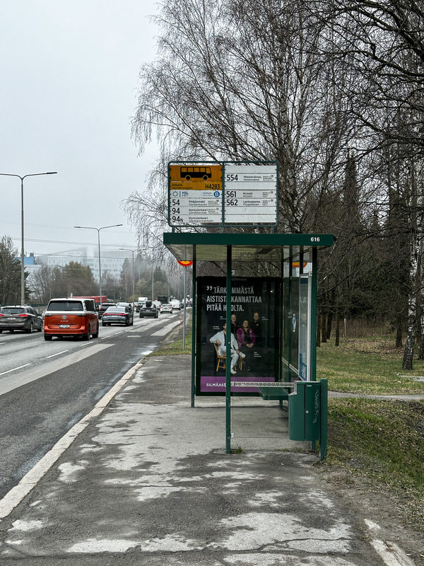 Lähin bussipysäkki vain muutaman askeleen päässä