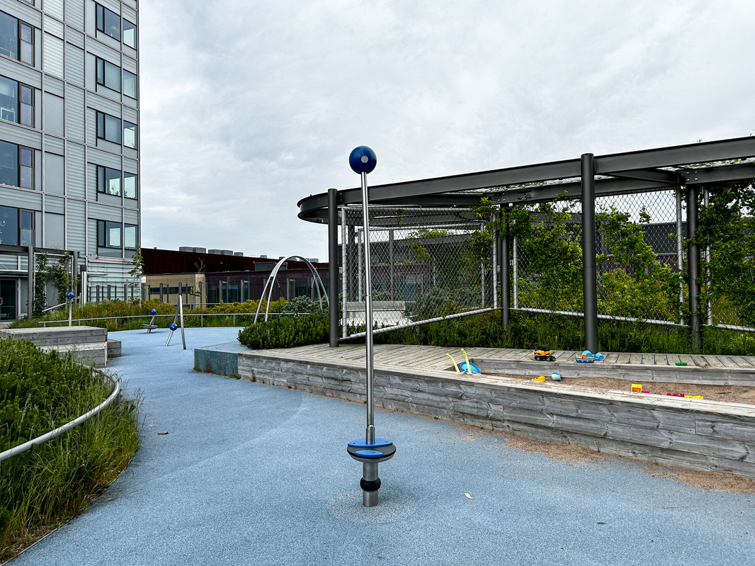 Taloyhtiön 5.kerroksen sisäpiha