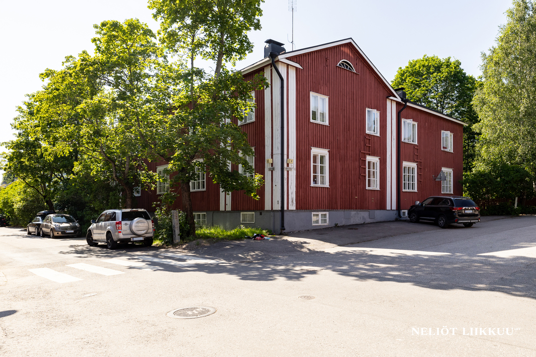 Vehreä puutaloalue Kumpulassa