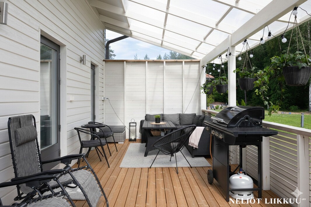 Terassi osin katettua