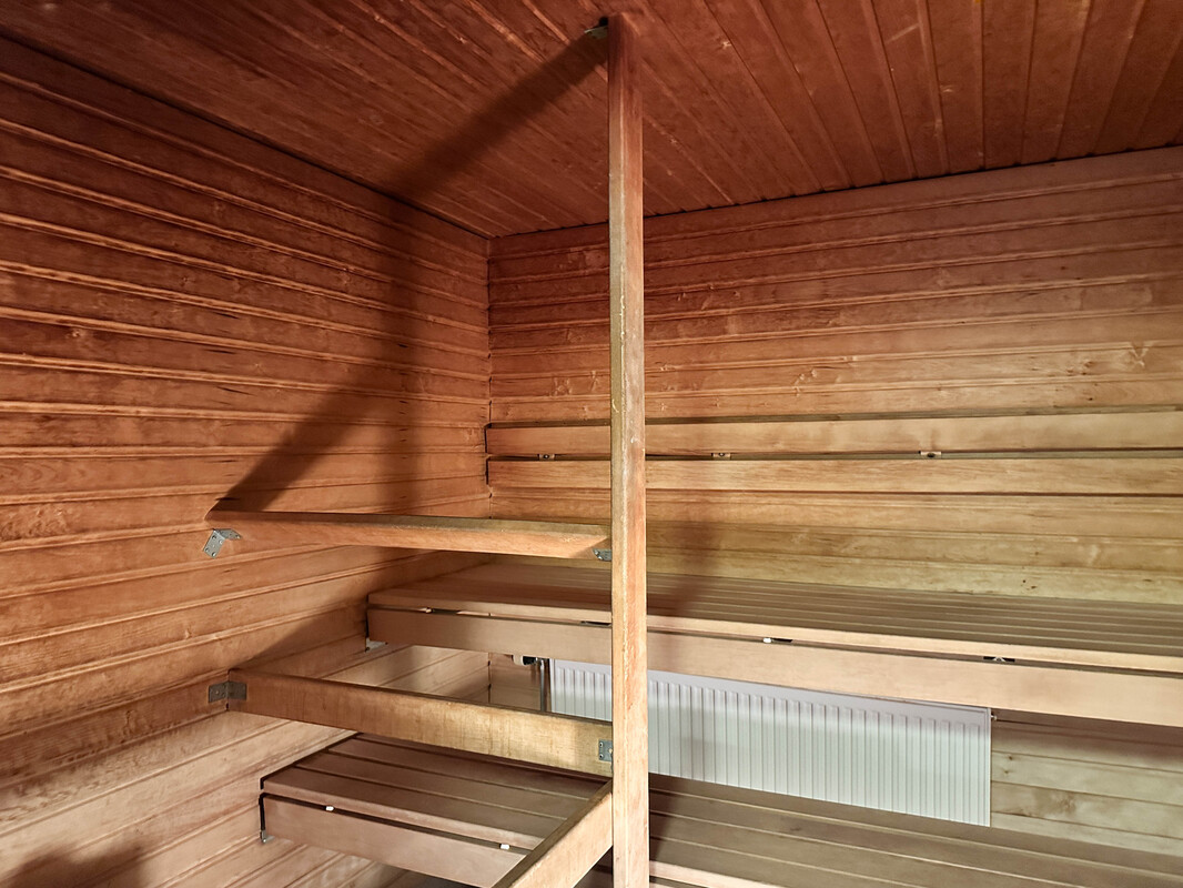 Taloyhtiön sauna.