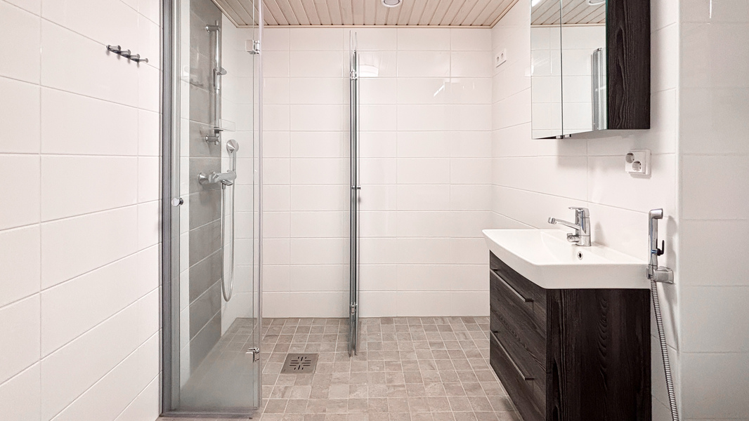 Remontoitu kylpyhuone