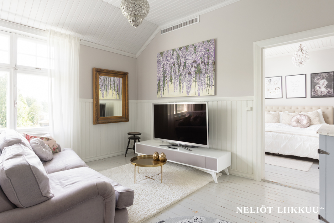 Yläkerran oma oleskelutila