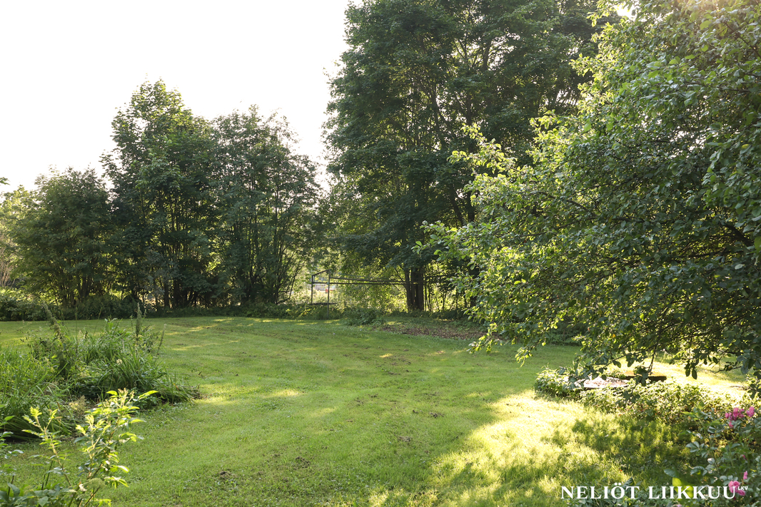 Tasaista pihapiiriä