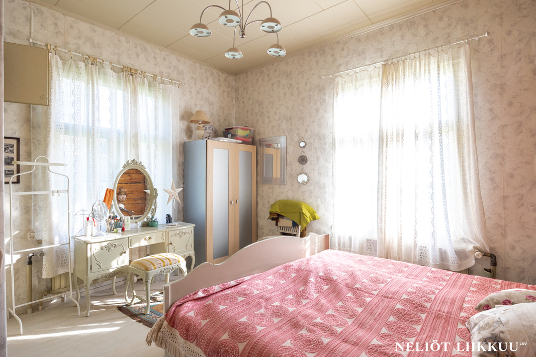 Päätalon makuuhuone