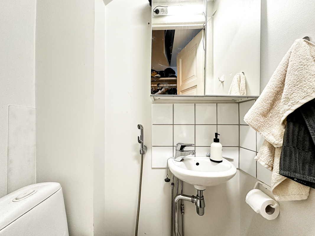 Erillinen wc eteisen puolella