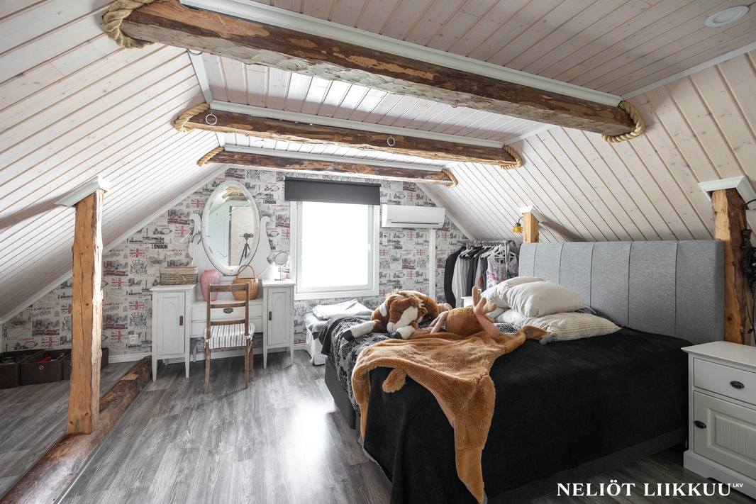 Yläkerran makuuhuone