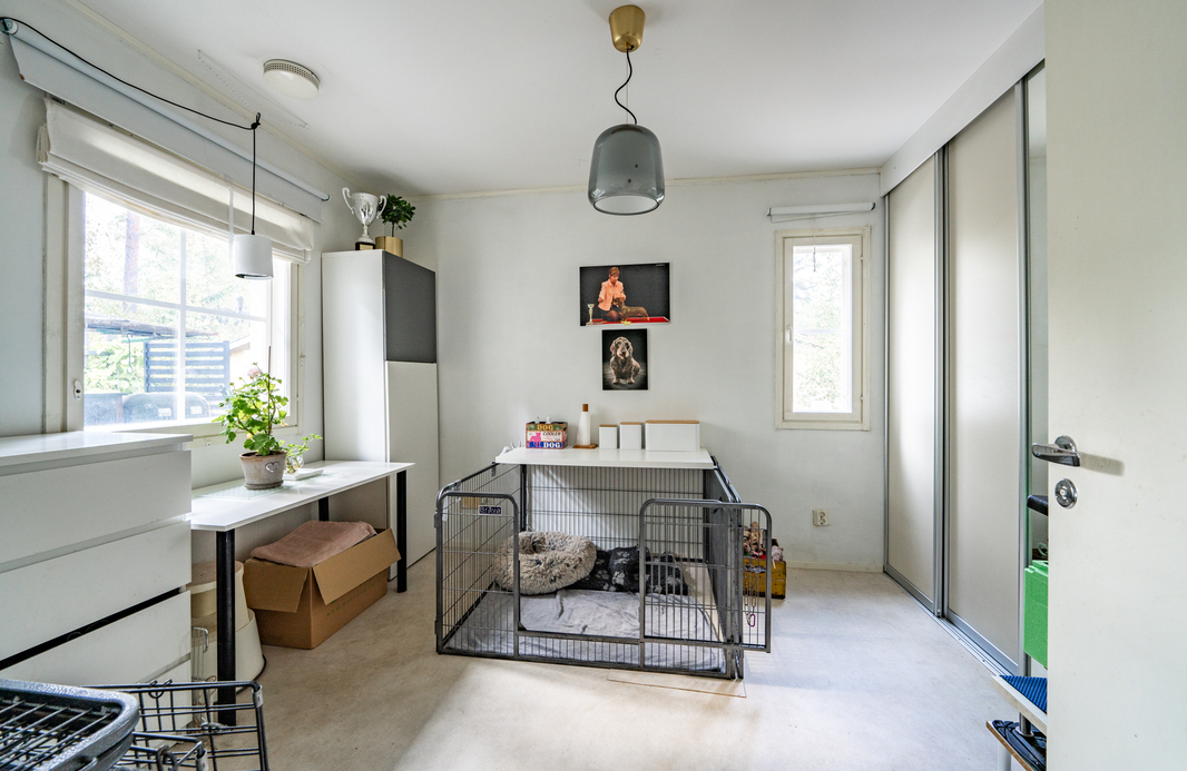 Makuuhuone 2 säilytyskaapistolla