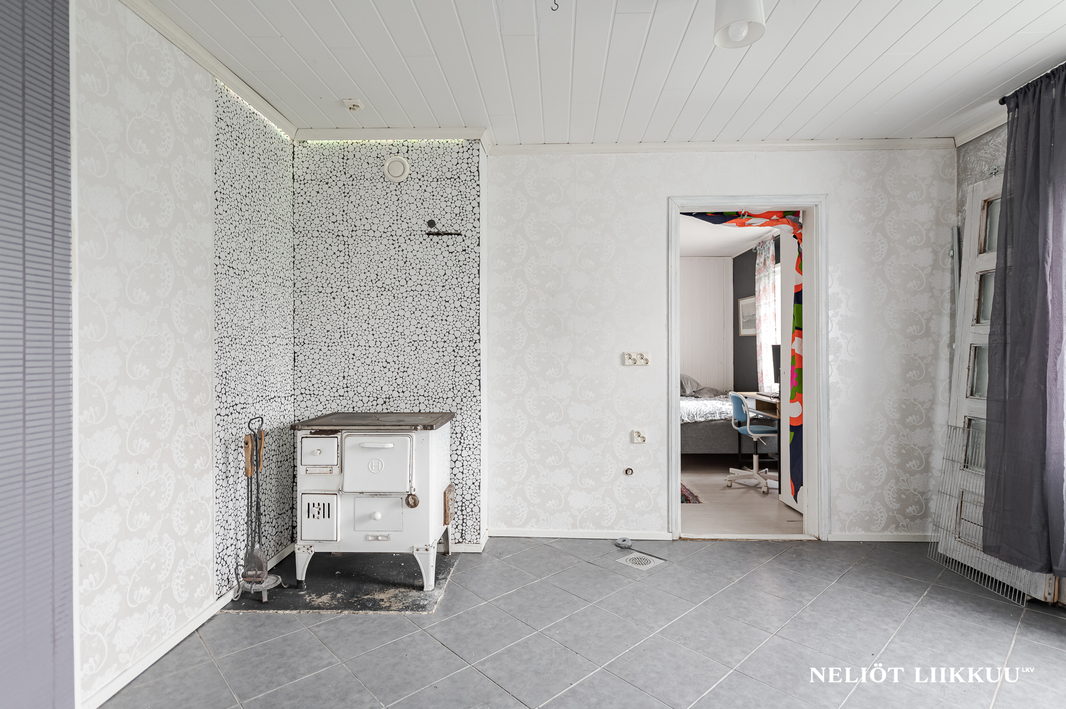 Keittiössä puuhella