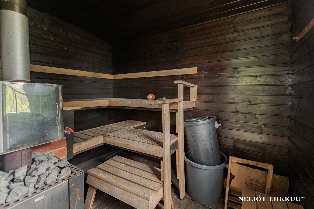 Rantasaunassa puukiuas