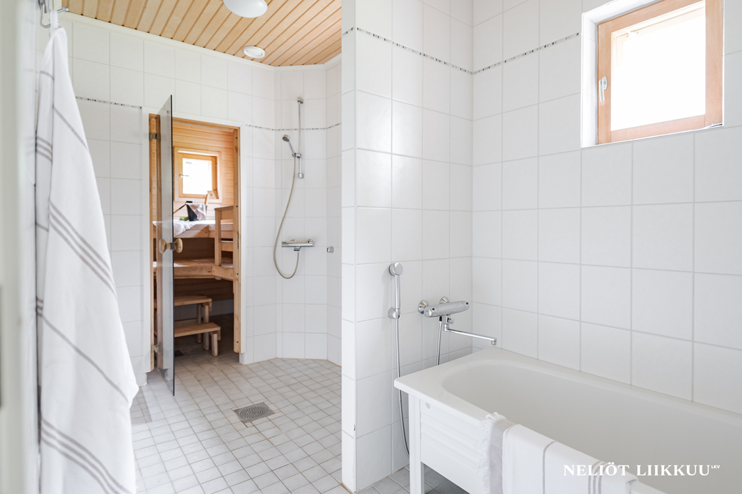 Kylpyhuoneessa kylpyamme